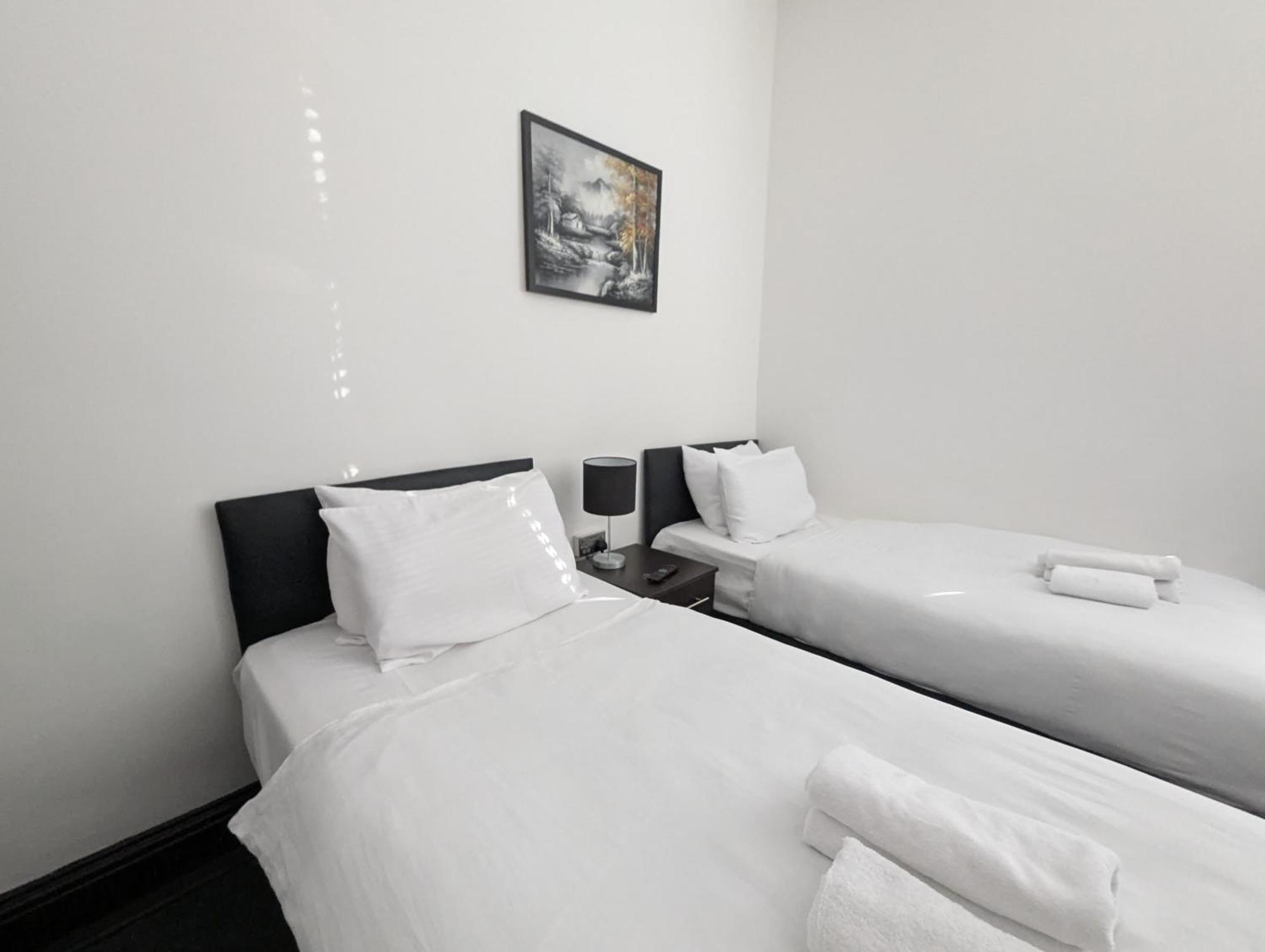Oyo Firs Lodge London Heathrow Hounslow Exterior photo