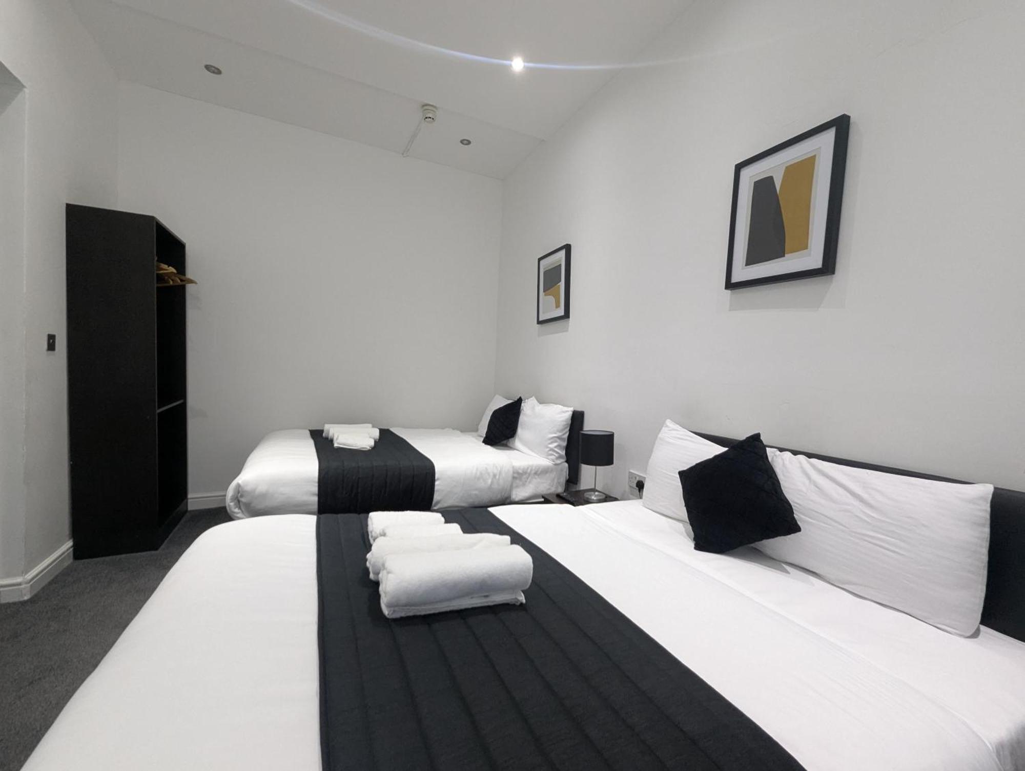 Oyo Firs Lodge London Heathrow Hounslow Exterior photo