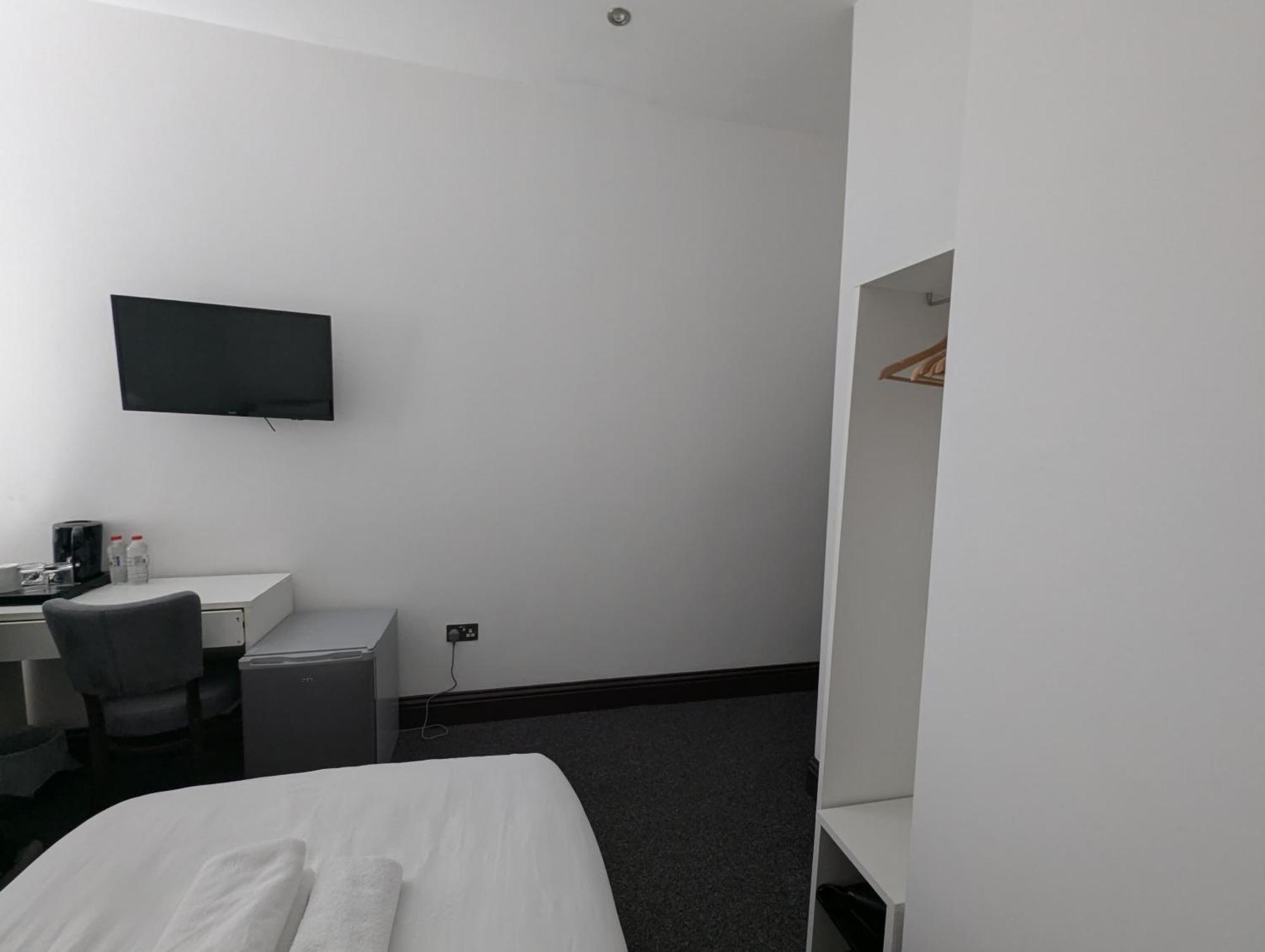 Oyo Firs Lodge London Heathrow Hounslow Exterior photo